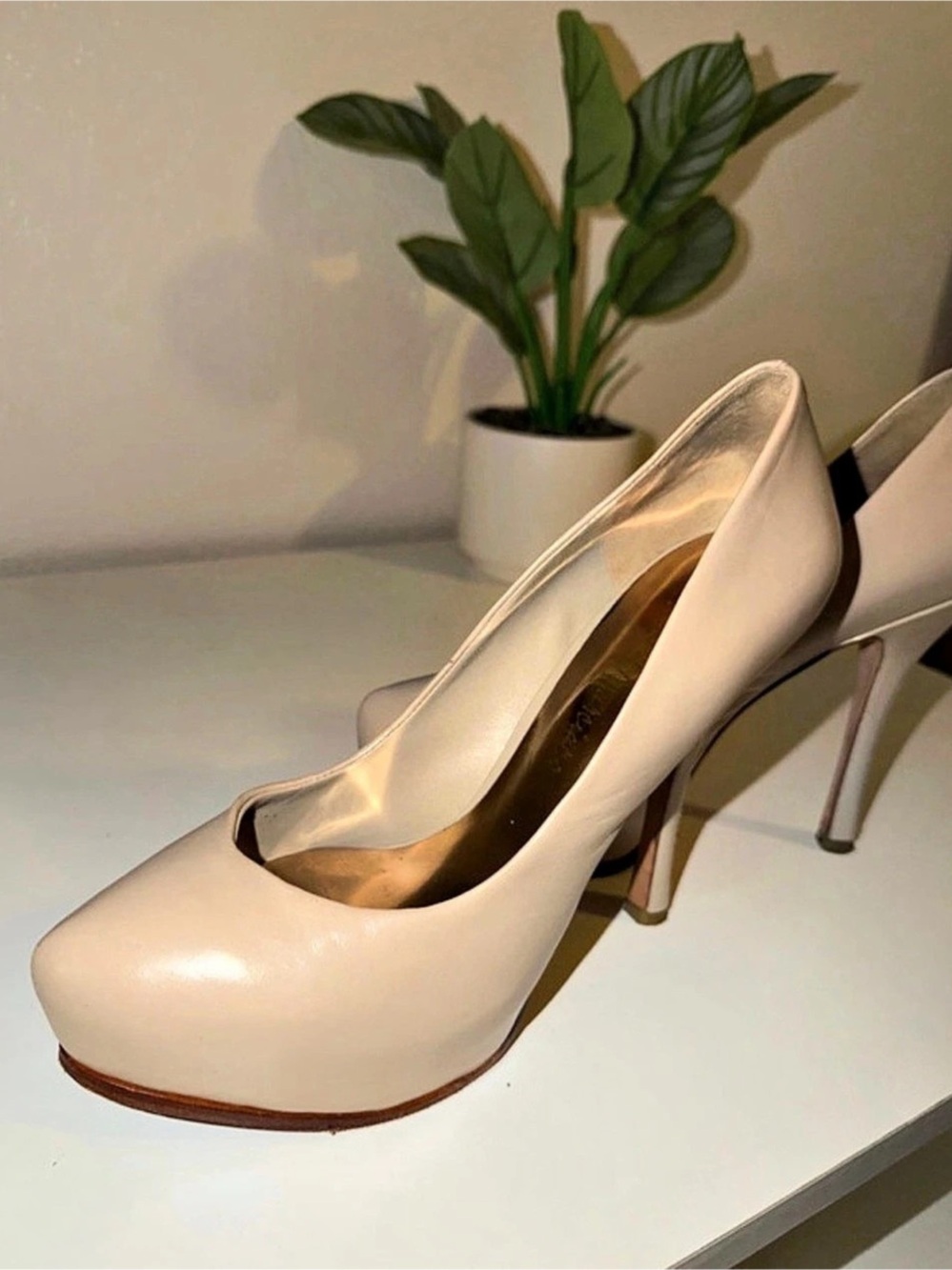 Guess Marciano 7.5 heels